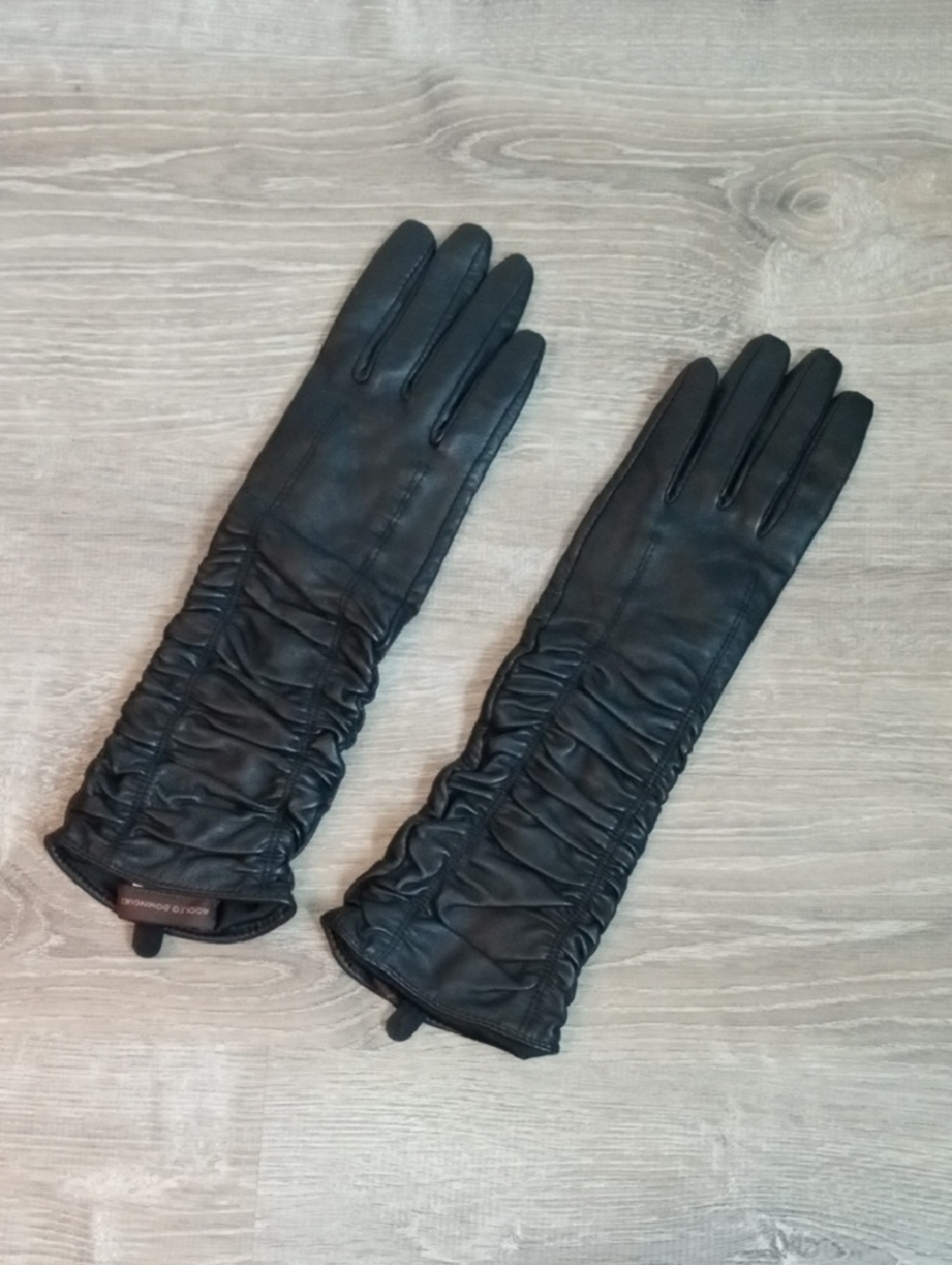 Adolfo Dominguez Black Leather Ruched Long Gloves